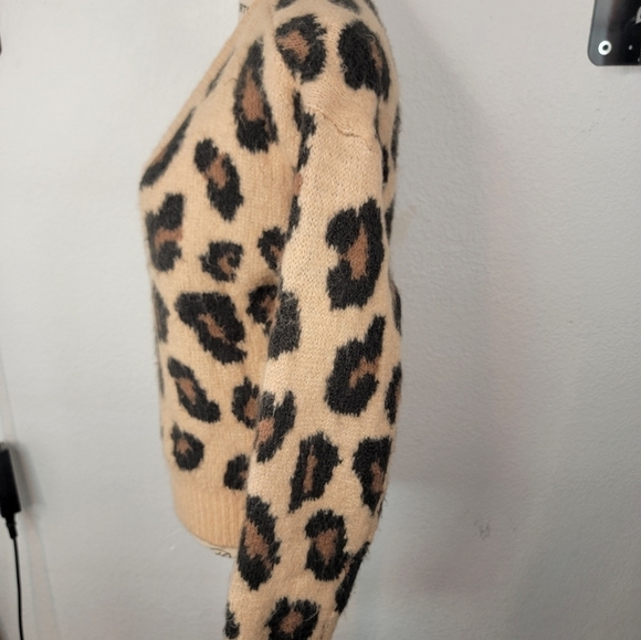 Victoria's Secret Pink XS Sweater V-Back Neck Animal Print Fuzzy - Picture 3 of 9
